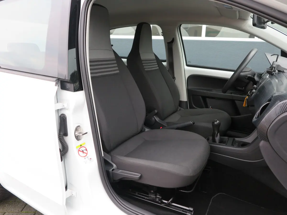 Up! 1.0 60pk , Cruisecontrol , Navigatie, Camera , Maps & More , Parkeersensoren. DAB+ , Smartphone integratie, etc .