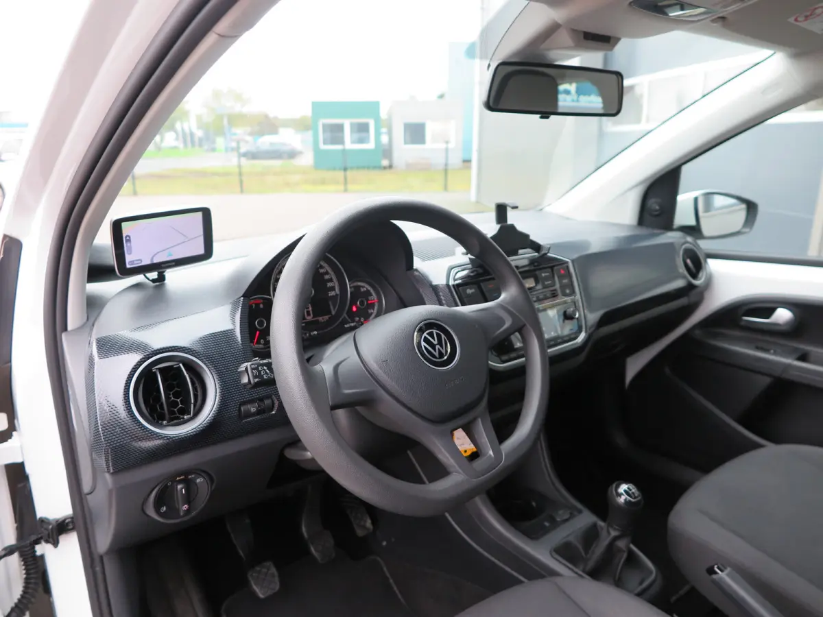 Up! 1.0 60pk , Cruisecontrol , Navigatie, Camera , Maps & More , Parkeersensoren. DAB+ , Smartphone integratie, etc .