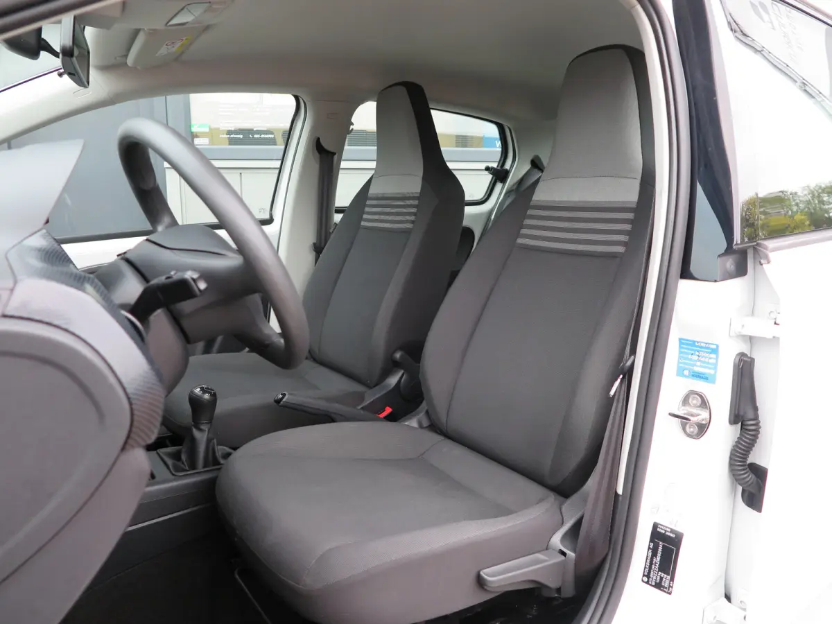 Up! 1.0 60pk , Cruisecontrol , Navigatie, Camera , Maps & More , Parkeersensoren. DAB+ , Smartphone integratie, etc .
