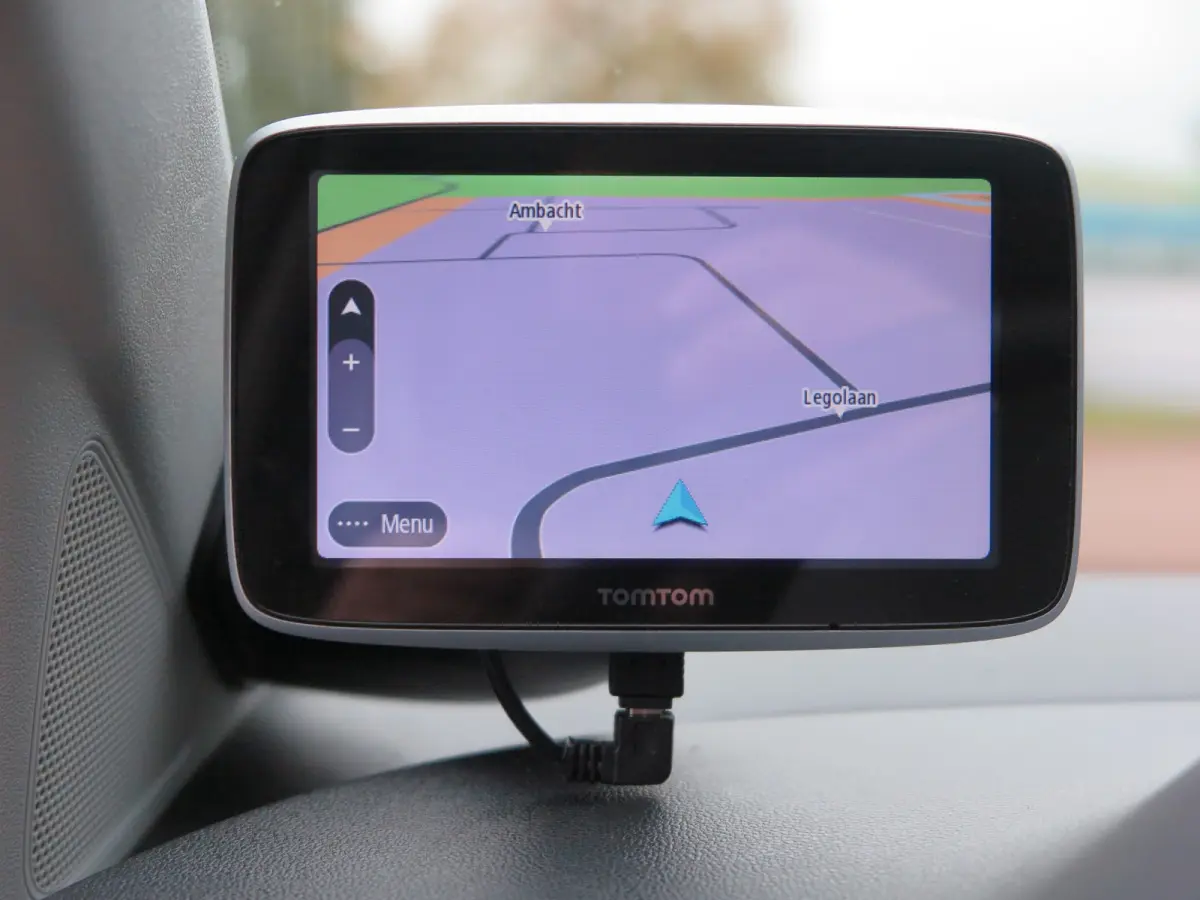 Up! 1.0 60pk , Cruisecontrol , Navigatie, Camera , Maps & More , Parkeersensoren. DAB+ , Smartphone integratie, etc .