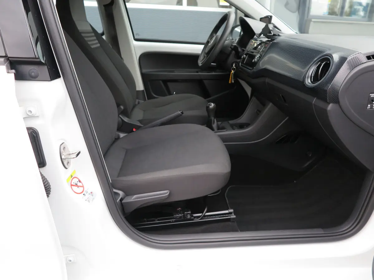 Up! 1.0 60pk , Cruisecontrol , Navigatie, Camera , Maps & More , Parkeersensoren. DAB+ , Smartphone integratie, etc .