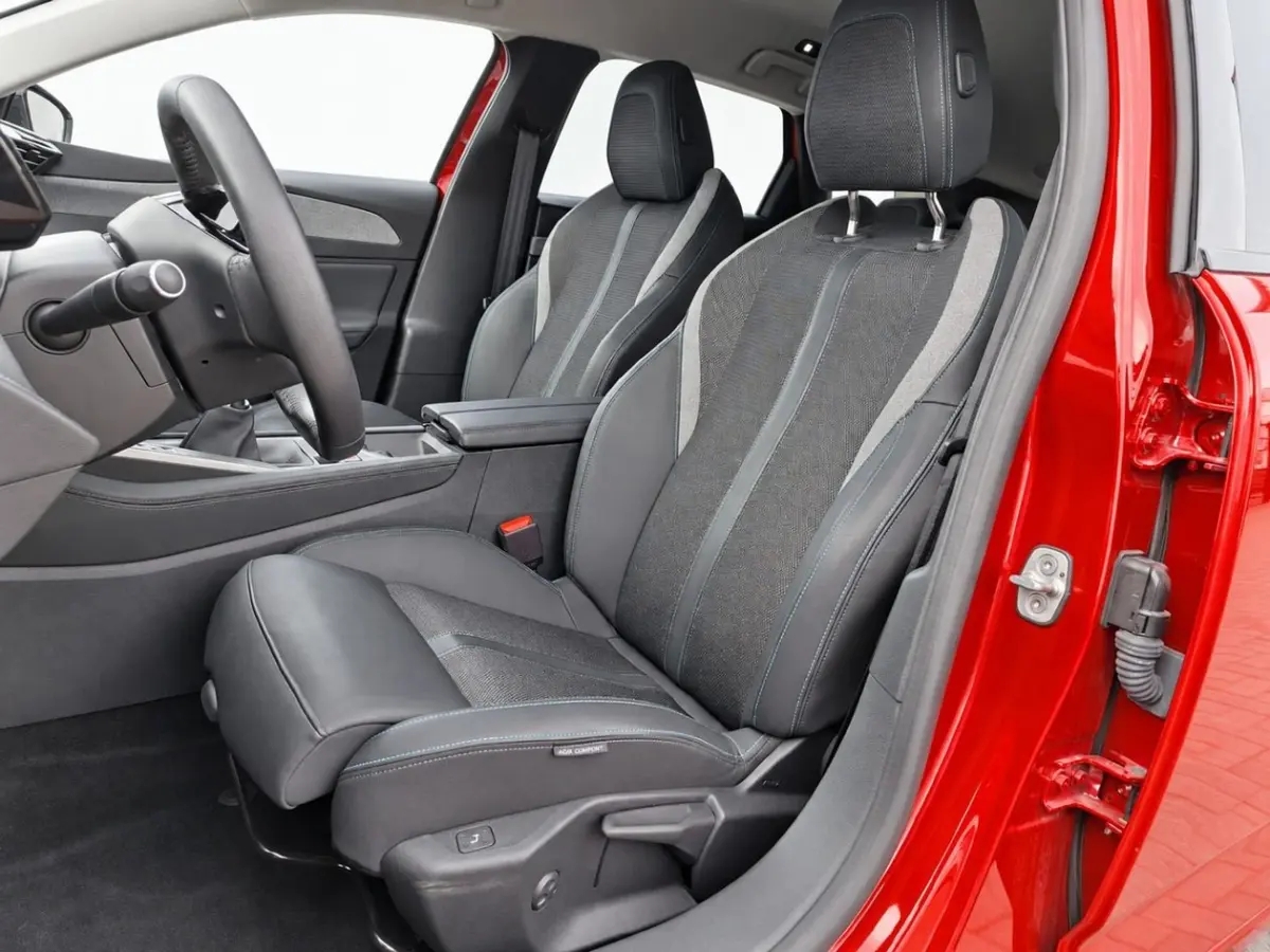 1.2 PureTech Allure Rondomzicht Camera | AGR-Stoelen | Carplay | Climate | LED | 17" Lichtmetaal | Leder/Stof | Digitaal Dashboard | Achteruitrijcamera | Apple Carplay/Android Auto|telefooni