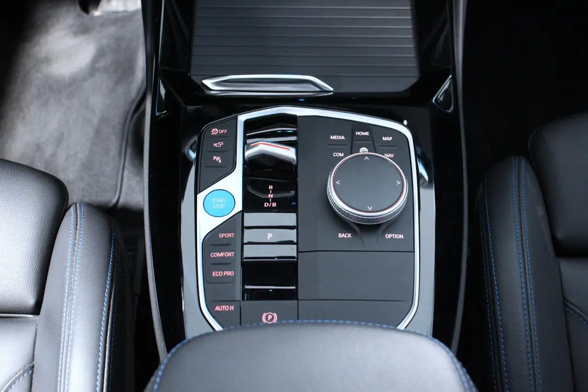 M-SPORT 80 kWh (210kW/286pk) ** LED, LEDER, PANO, TREKH, VERW. STUUR, 20-inch LMV ** 1e EIG - BMW FABR. GAR. ** ** INFORMEER OOK NAAR ONZE AANTREKKELIJKE FINANCIAL-LEASE TARIEVEN **
