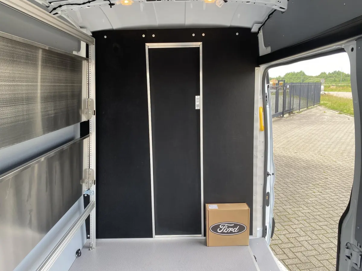 350 L4H3 Trend 184pk RWD 68 KWh | Direct leverbaar | Navigation Pack | Doorloopfunctie cabine | XL laadkabel | All Weather banden | Vehicle Integration System | PRIJS o.b.v. SUBCONTRACTOR"| 