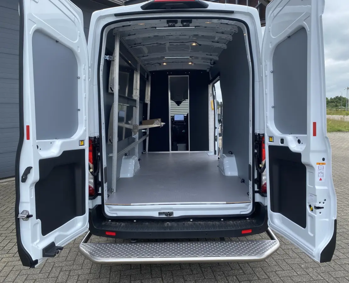 350 L4H3 Trend 184pk RWD 68 KWh | Direct leverbaar | Navigation Pack | Doorloopfunctie cabine | XL laadkabel | All Weather banden | Vehicle Integration System | PRIJS o.b.v. SUBCONTRACTOR"| 