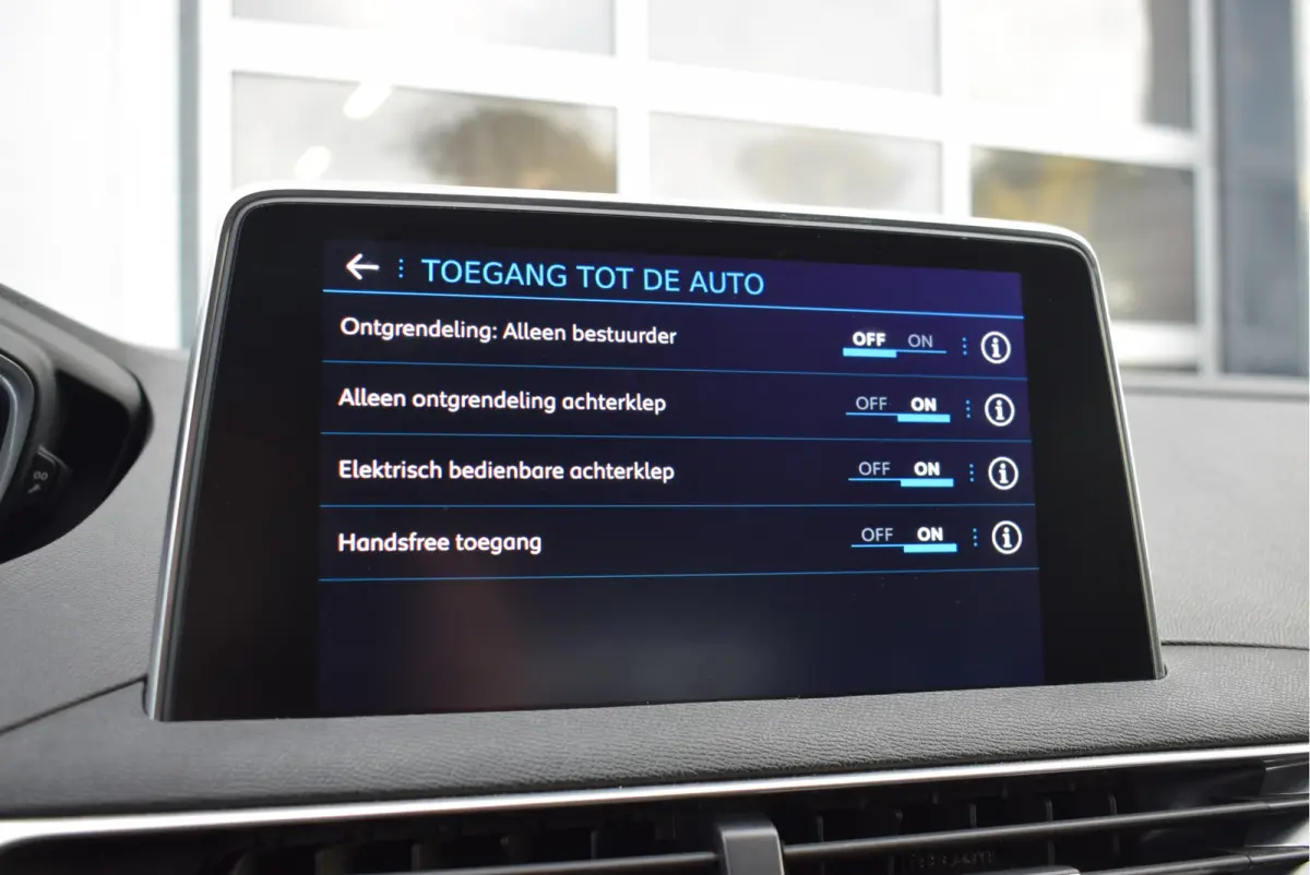 1.2 Blue Lease Premium 130PK | Nieuwe motor | Focal Audio | 360° Camera | Elek. Kofferklep
