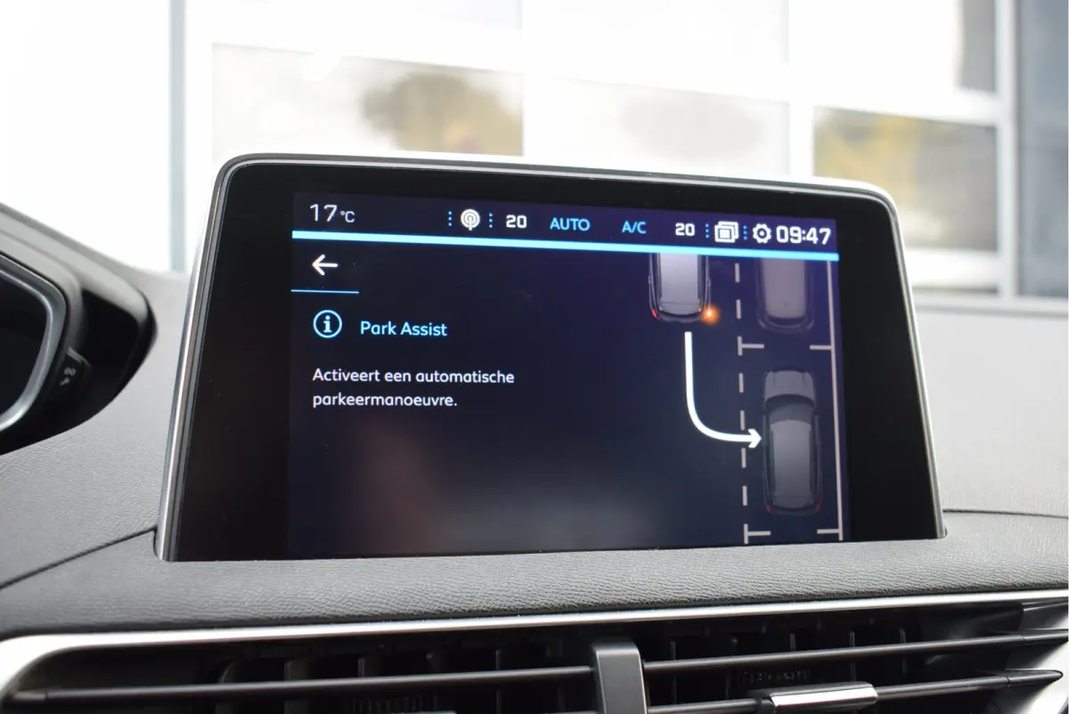 1.2 Blue Lease Premium 130PK | Nieuwe motor | Focal Audio | 360° Camera | Elek. Kofferklep