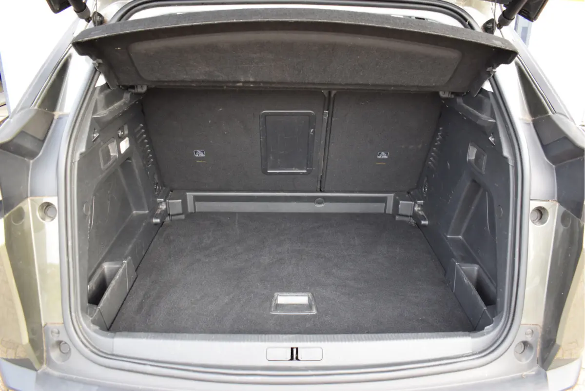 1.2 Blue Lease Premium 130PK | Nieuwe motor | Focal Audio | 360° Camera | Elek. Kofferklep