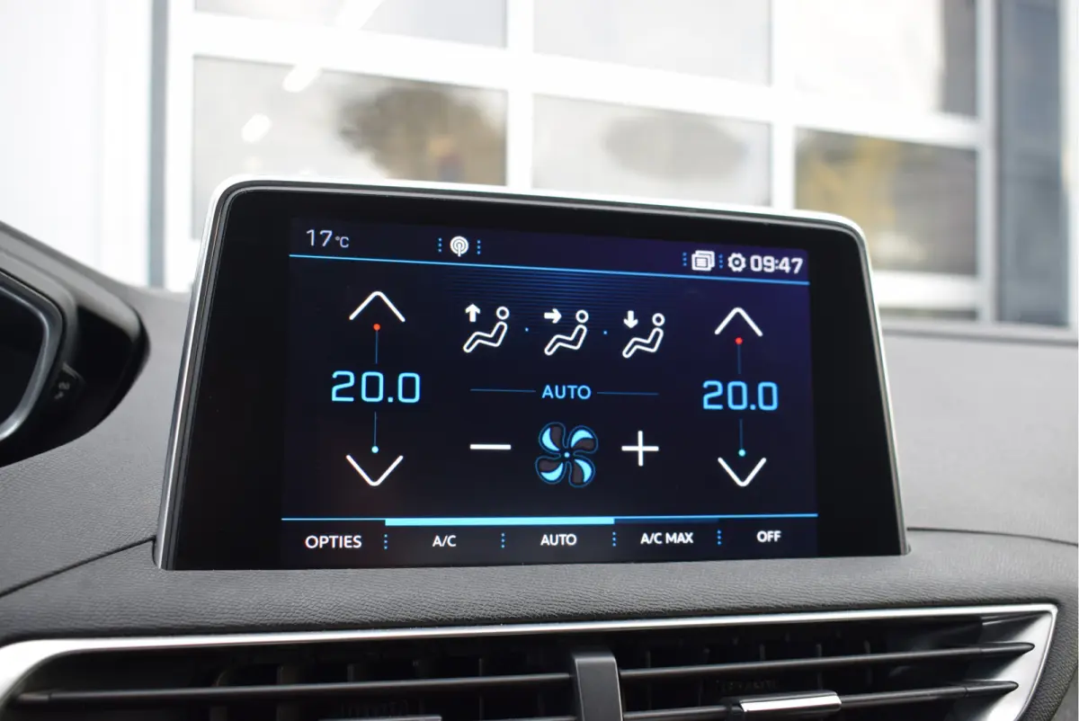 1.2 Blue Lease Premium 130PK | Nieuwe motor | Focal Audio | 360° Camera | Elek. Kofferklep