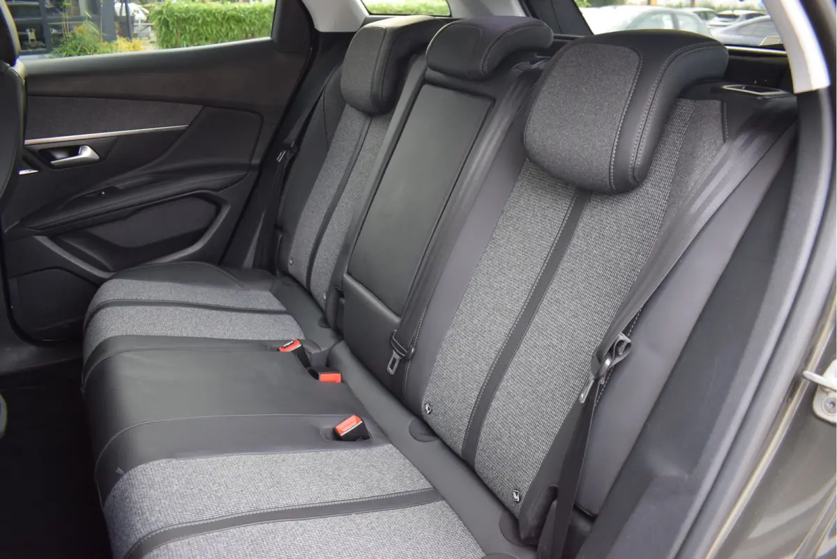 1.2 Blue Lease Premium 130PK | Nieuwe motor | Focal Audio | 360° Camera | Elek. Kofferklep