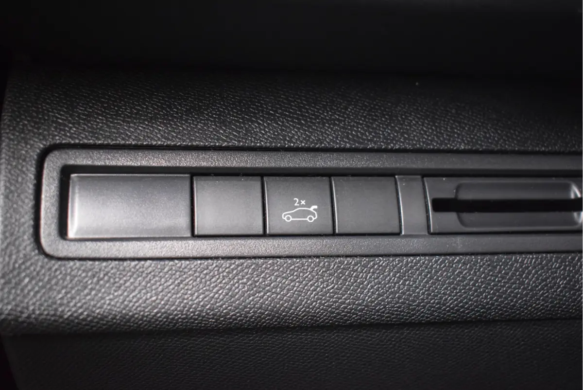 1.2 Blue Lease Premium 130PK | Nieuwe motor | Focal Audio | 360° Camera | Elek. Kofferklep