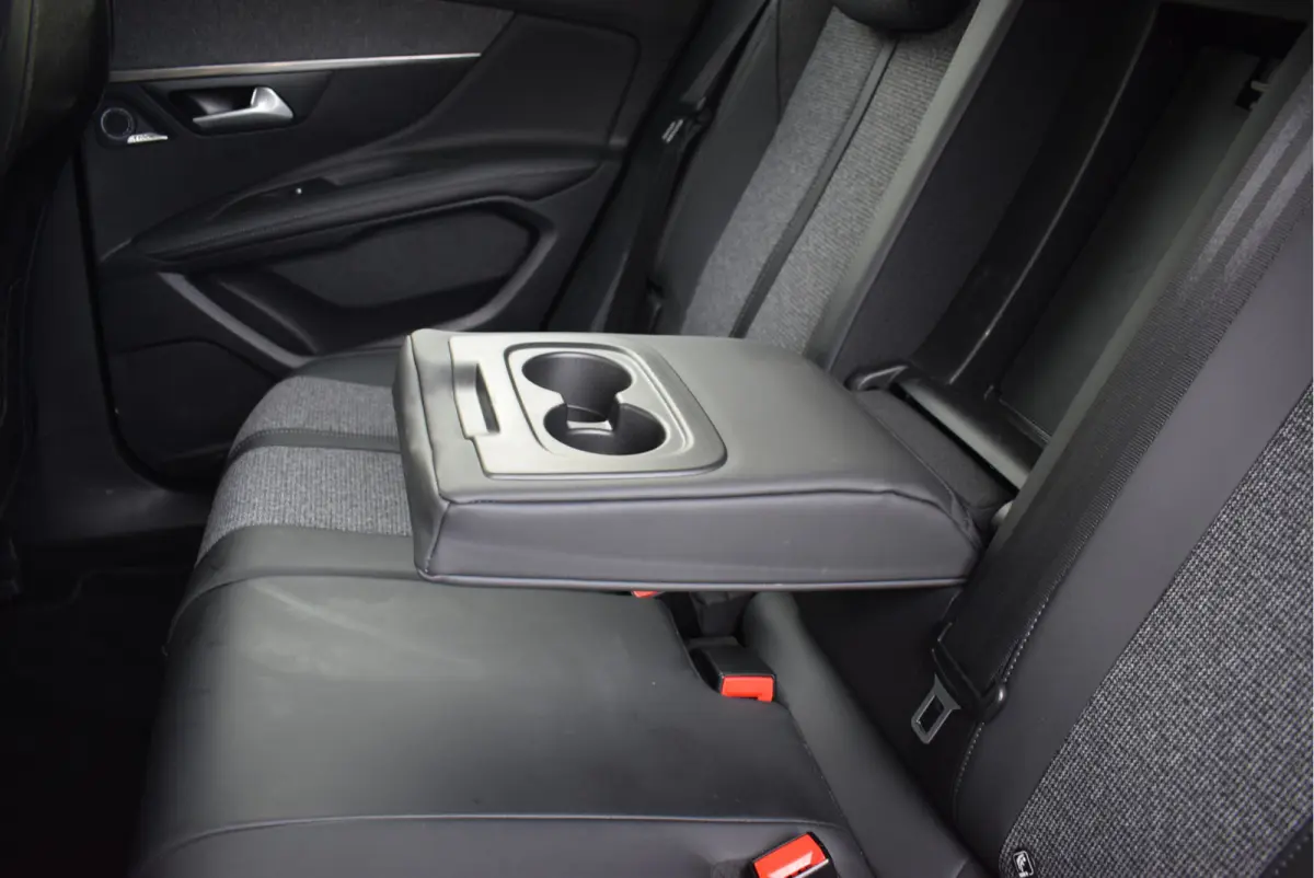 1.2 Blue Lease Premium 130PK | Nieuwe motor | Focal Audio | 360° Camera | Elek. Kofferklep