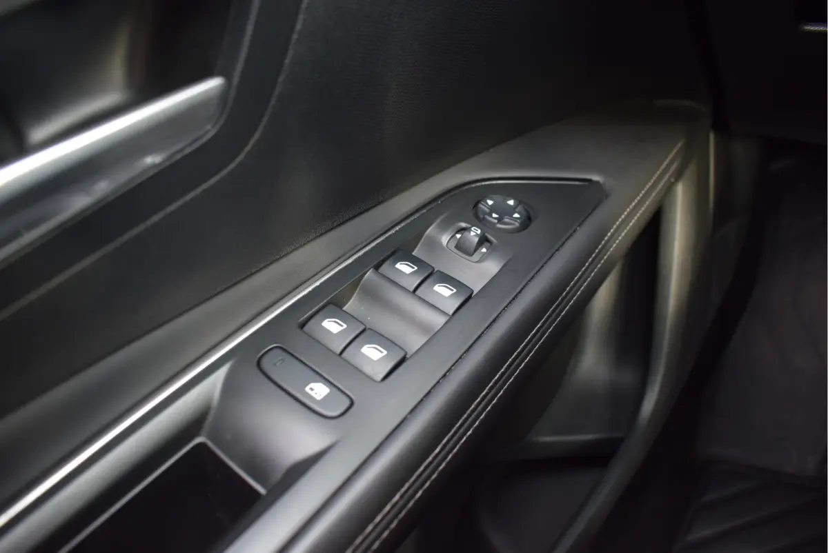 1.2 Blue Lease Premium 130PK | Nieuwe motor | Focal Audio | 360° Camera | Elek. Kofferklep