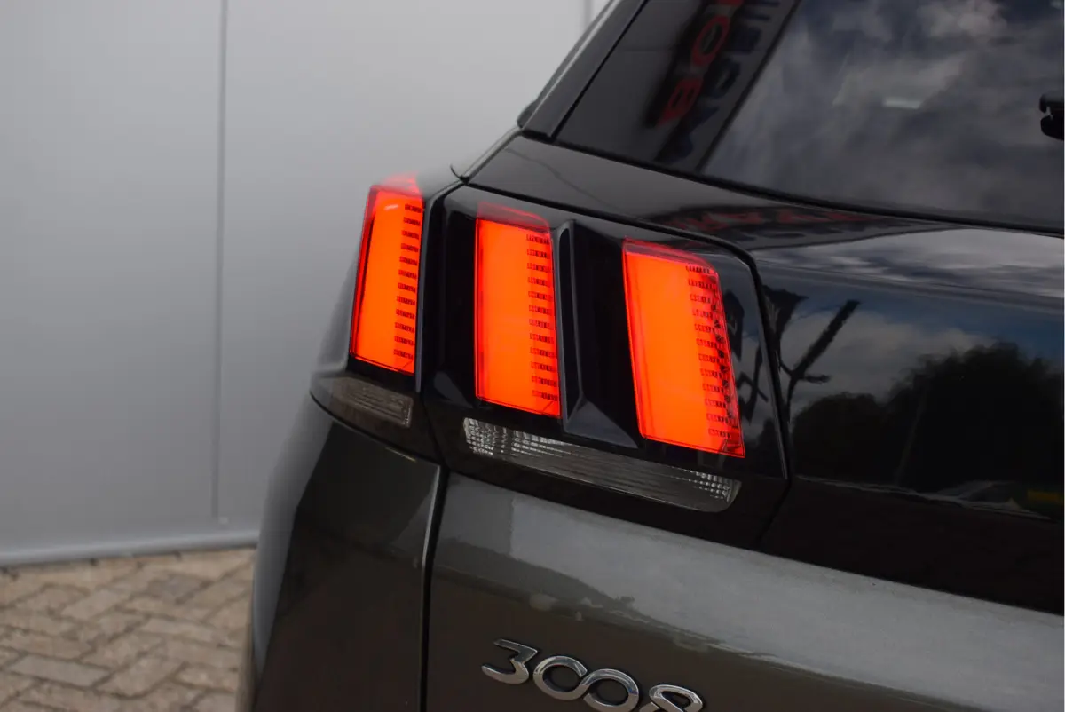 1.2 Blue Lease Premium 130PK | Nieuwe motor | Focal Audio | 360° Camera | Elek. Kofferklep