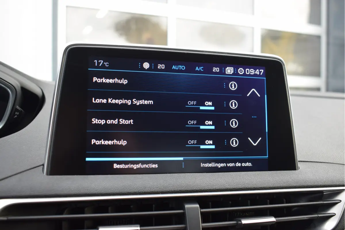 1.2 Blue Lease Premium 130PK | Nieuwe motor | Focal Audio | 360° Camera | Elek. Kofferklep