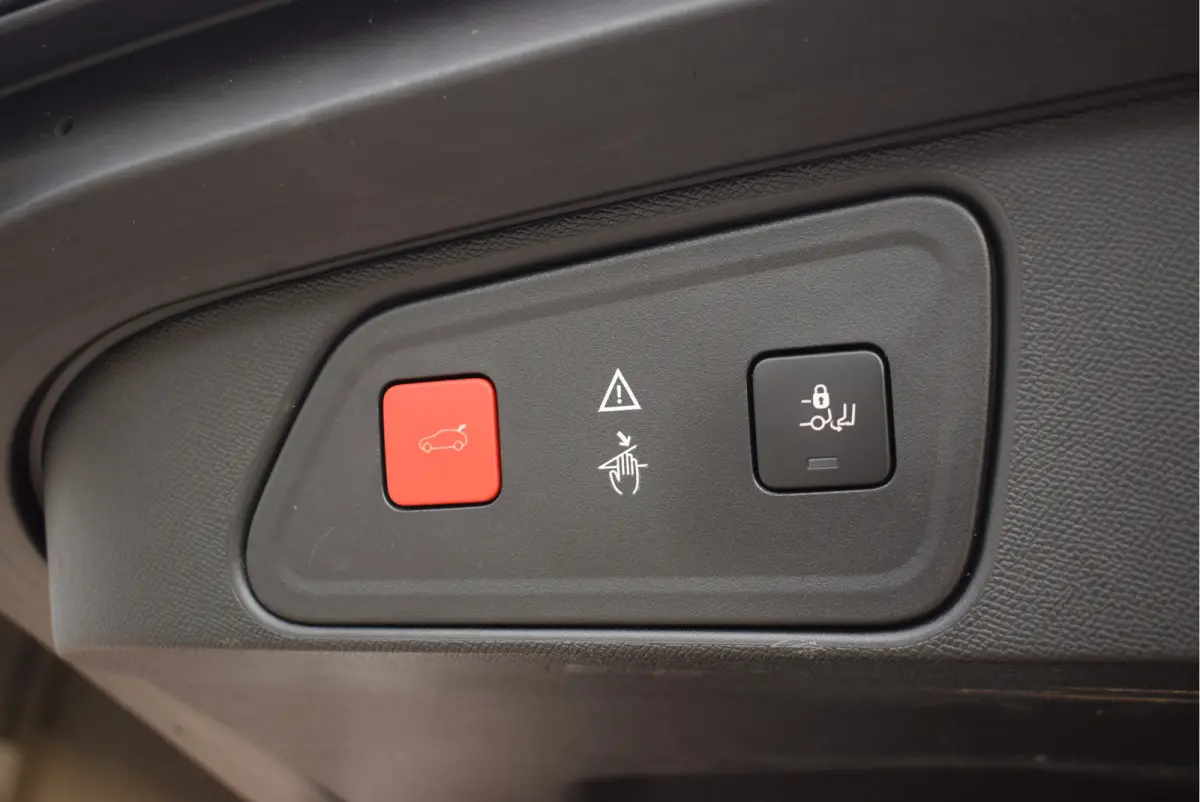 1.2 Blue Lease Premium 130PK | Nieuwe motor | Focal Audio | 360° Camera | Elek. Kofferklep