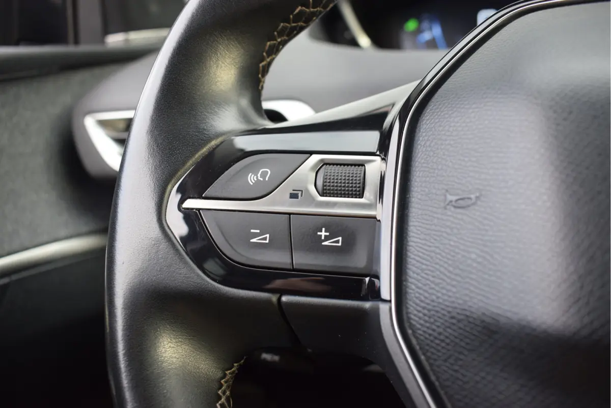 1.2 Blue Lease Premium 130PK | Nieuwe motor | Focal Audio | 360° Camera | Elek. Kofferklep