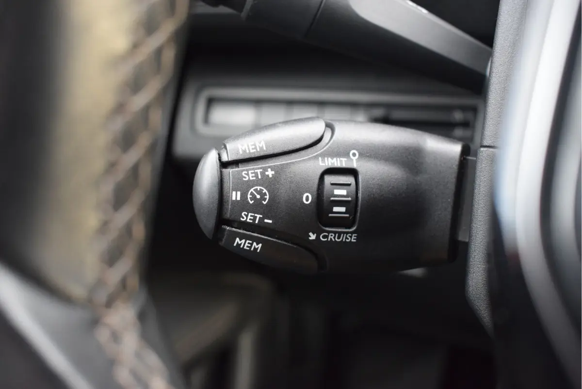 1.2 Blue Lease Premium 130PK | Nieuwe motor | Focal Audio | 360° Camera | Elek. Kofferklep
