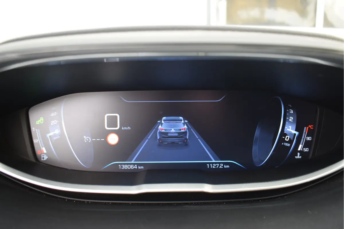 1.2 Blue Lease Premium 130PK | Nieuwe motor | Focal Audio | 360° Camera | Elek. Kofferklep