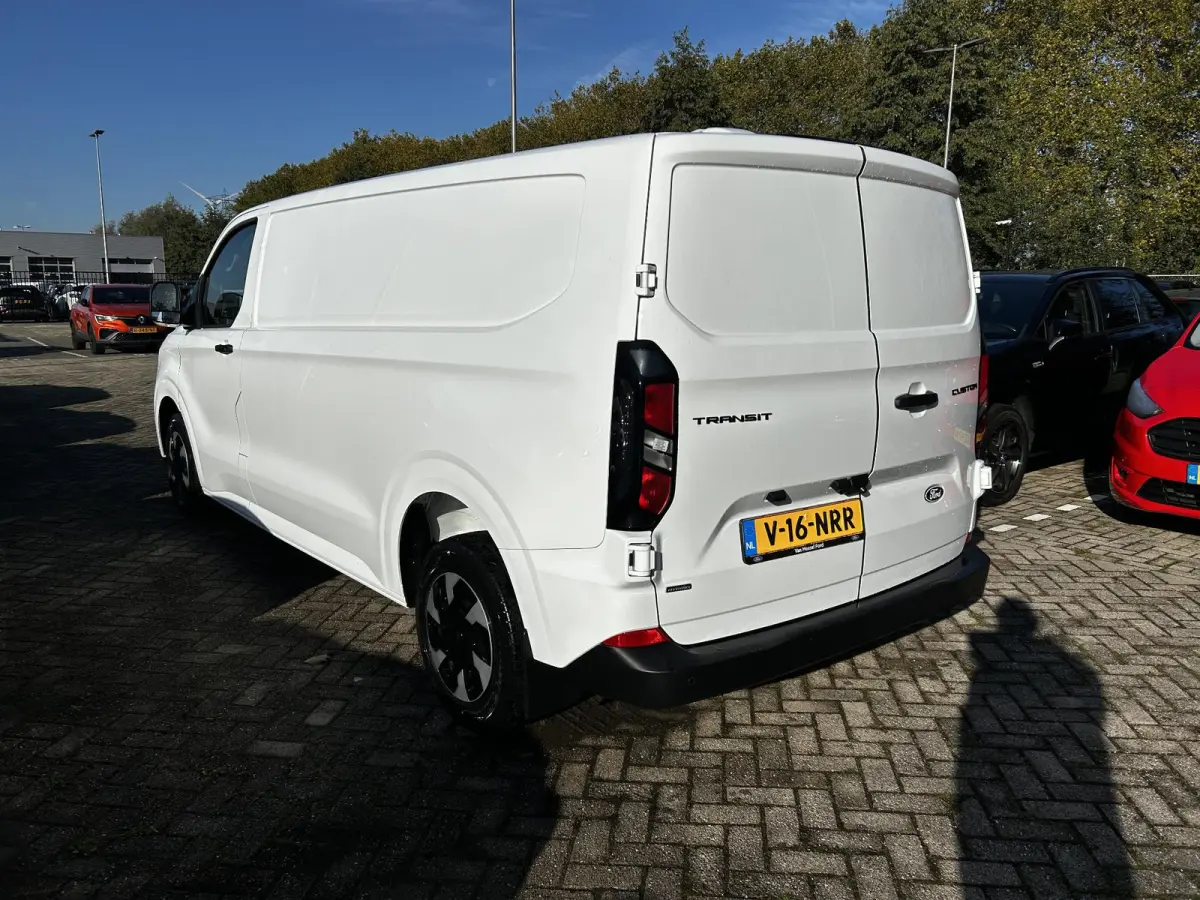 320 2.5 PHEV L2H1 Trend | Automaat | Trekhaak voorbereiding | Stoelverwarming | Adaptive Cruise Control