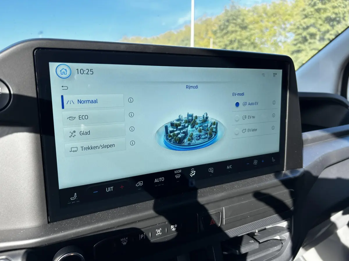 320 2.5 PHEV L2H1 Trend | Automaat | Trekhaak voorbereiding | Stoelverwarming | Adaptive Cruise Control
