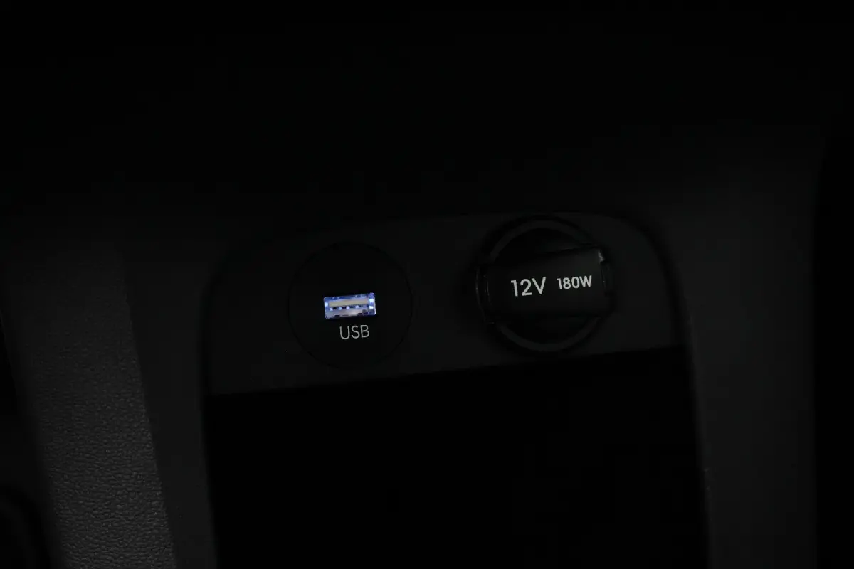 Lounge 77.4 kWh | Navigatie | Elektrisch verstelb. bestuurdersstoel | Stuur- & Stoelverwarming | 360 Graden Camera | Apple Carplay & Android Auto |