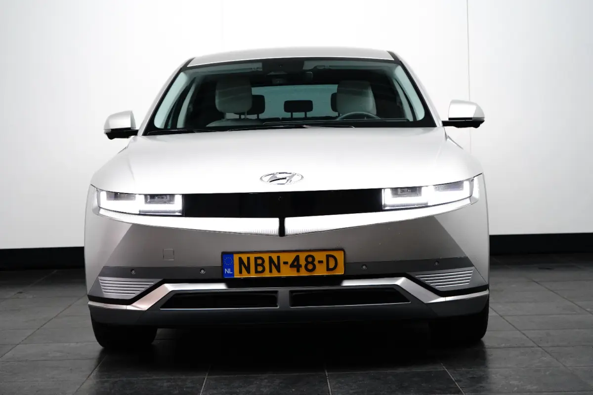 Lounge 77.4 kWh | Navigatie | Elektrisch verstelb. bestuurdersstoel | Stuur- & Stoelverwarming | 360 Graden Camera | Apple Carplay & Android Auto |