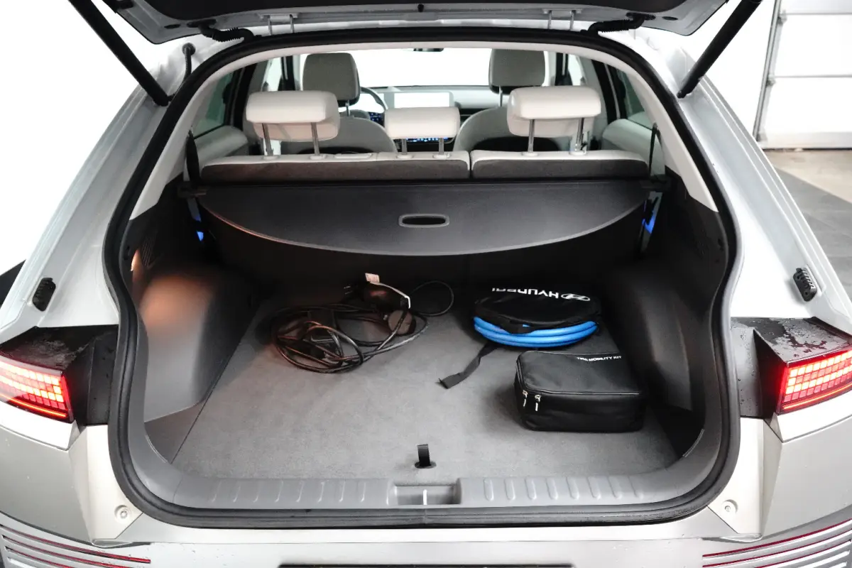 Lounge 77.4 kWh | Navigatie | Elektrisch verstelb. bestuurdersstoel | Stuur- & Stoelverwarming | 360 Graden Camera | Apple Carplay & Android Auto |