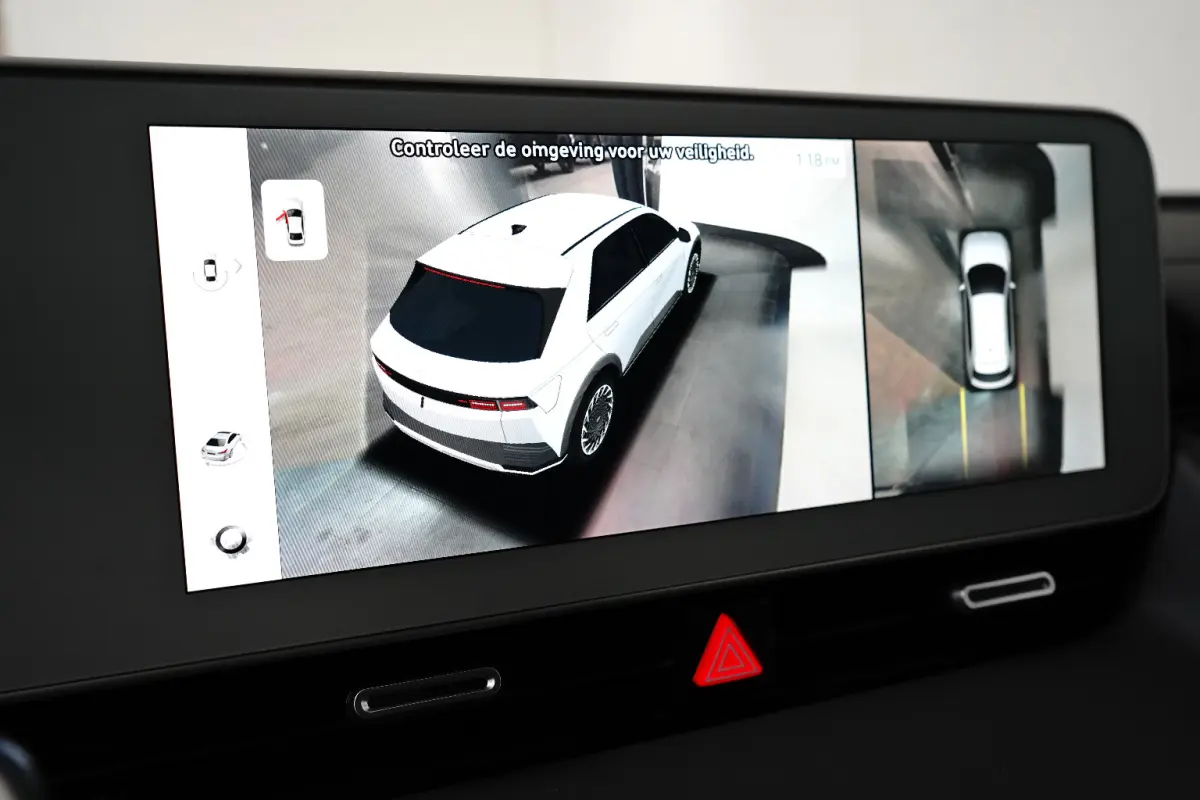 Lounge 77.4 kWh | Navigatie | Elektrisch verstelb. bestuurdersstoel | Stuur- & Stoelverwarming | 360 Graden Camera | Apple Carplay & Android Auto |