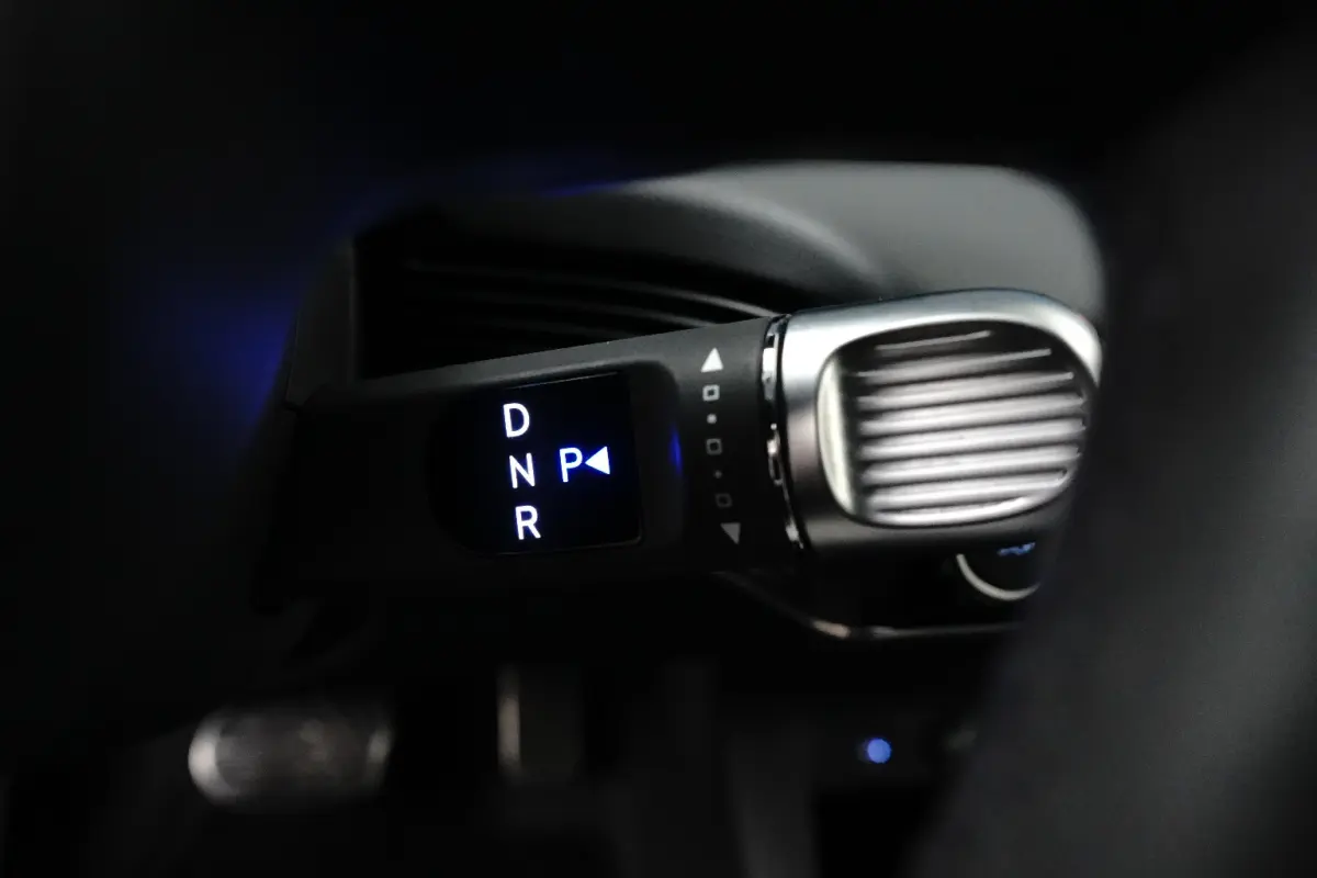 Lounge 77.4 kWh | Navigatie | Elektrisch verstelb. bestuurdersstoel | Stuur- & Stoelverwarming | 360 Graden Camera | Apple Carplay & Android Auto |