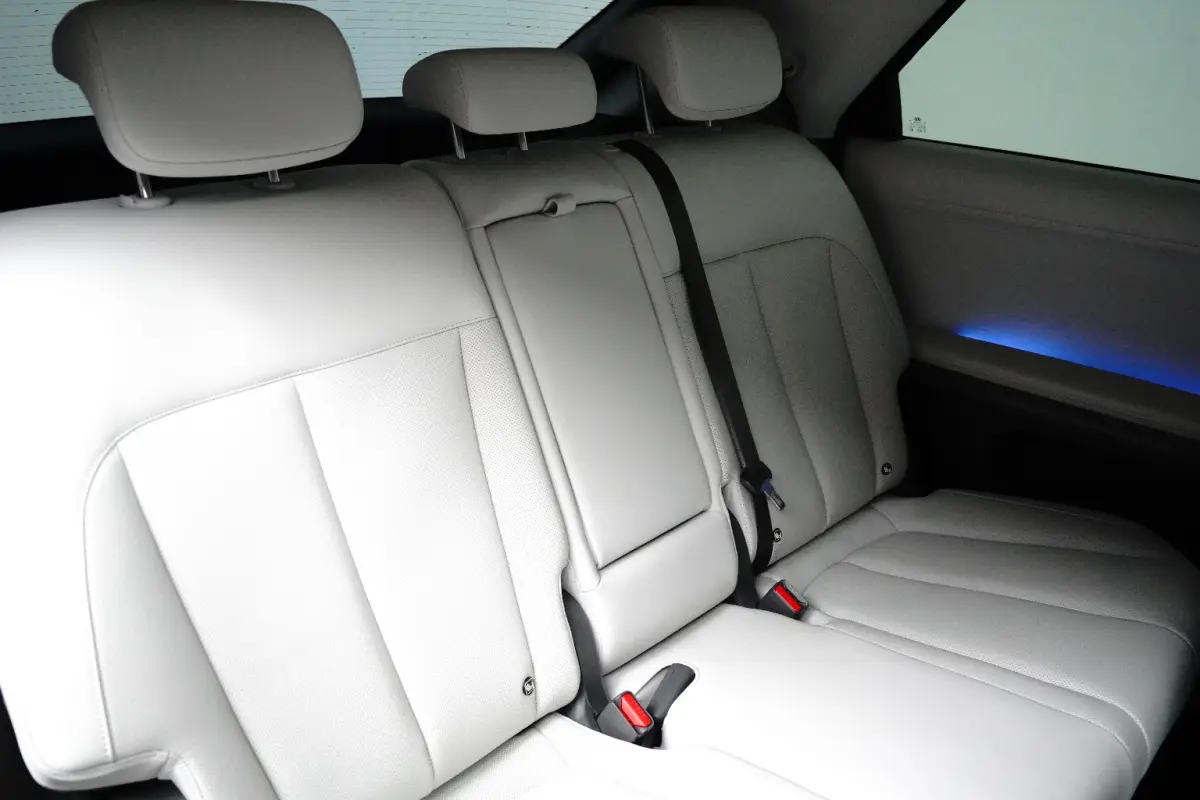 Lounge 77.4 kWh | Navigatie | Elektrisch verstelb. bestuurdersstoel | Stuur- & Stoelverwarming | 360 Graden Camera | Apple Carplay & Android Auto |