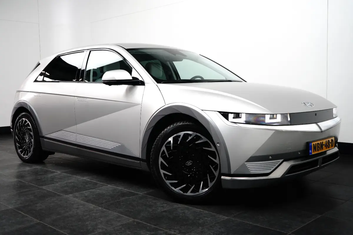 Lounge 77.4 kWh | Navigatie | Elektrisch verstelb. bestuurdersstoel | Stuur- & Stoelverwarming | 360 Graden Camera | Apple Carplay & Android Auto |