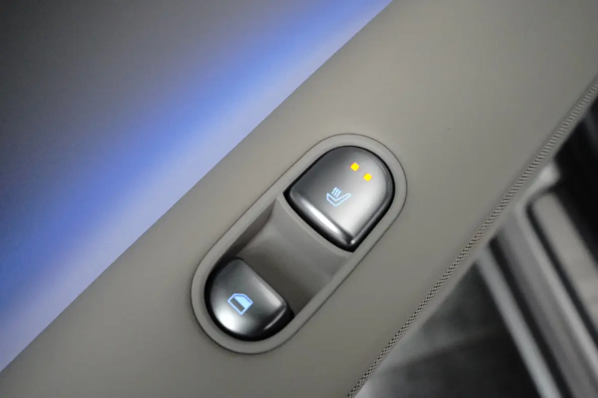 Lounge 77.4 kWh | Navigatie | Elektrisch verstelb. bestuurdersstoel | Stuur- & Stoelverwarming | 360 Graden Camera | Apple Carplay & Android Auto |