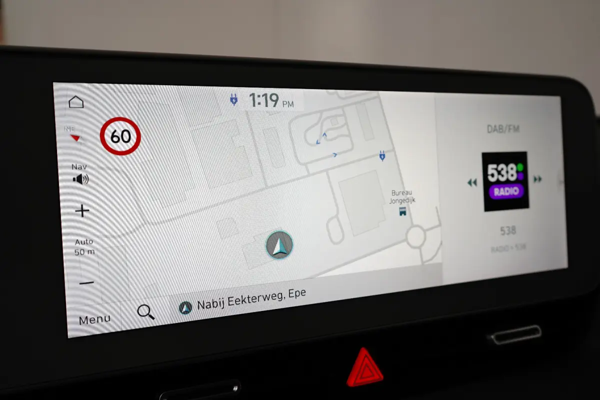 Lounge 77.4 kWh | Navigatie | Elektrisch verstelb. bestuurdersstoel | Stuur- & Stoelverwarming | 360 Graden Camera | Apple Carplay & Android Auto |