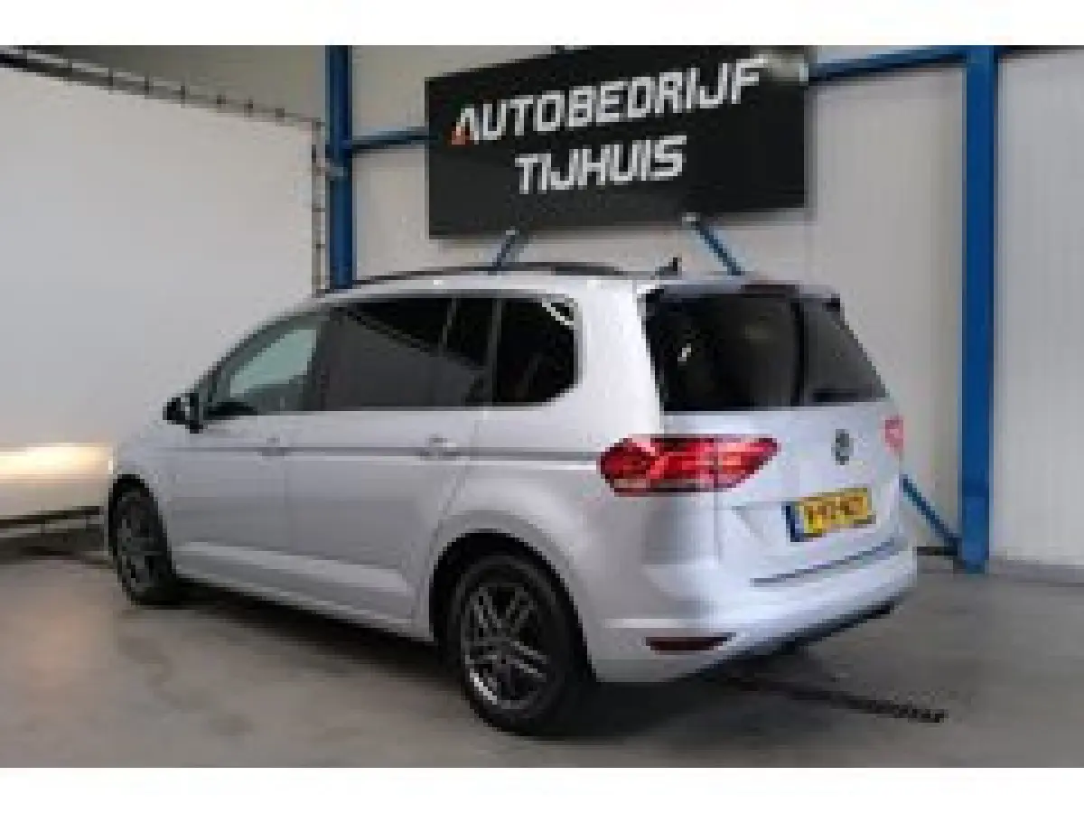 > TOURAN< 2.0 TDI 150 PK DSG > Grijskenteken < - Airco, Cruise, PDC.