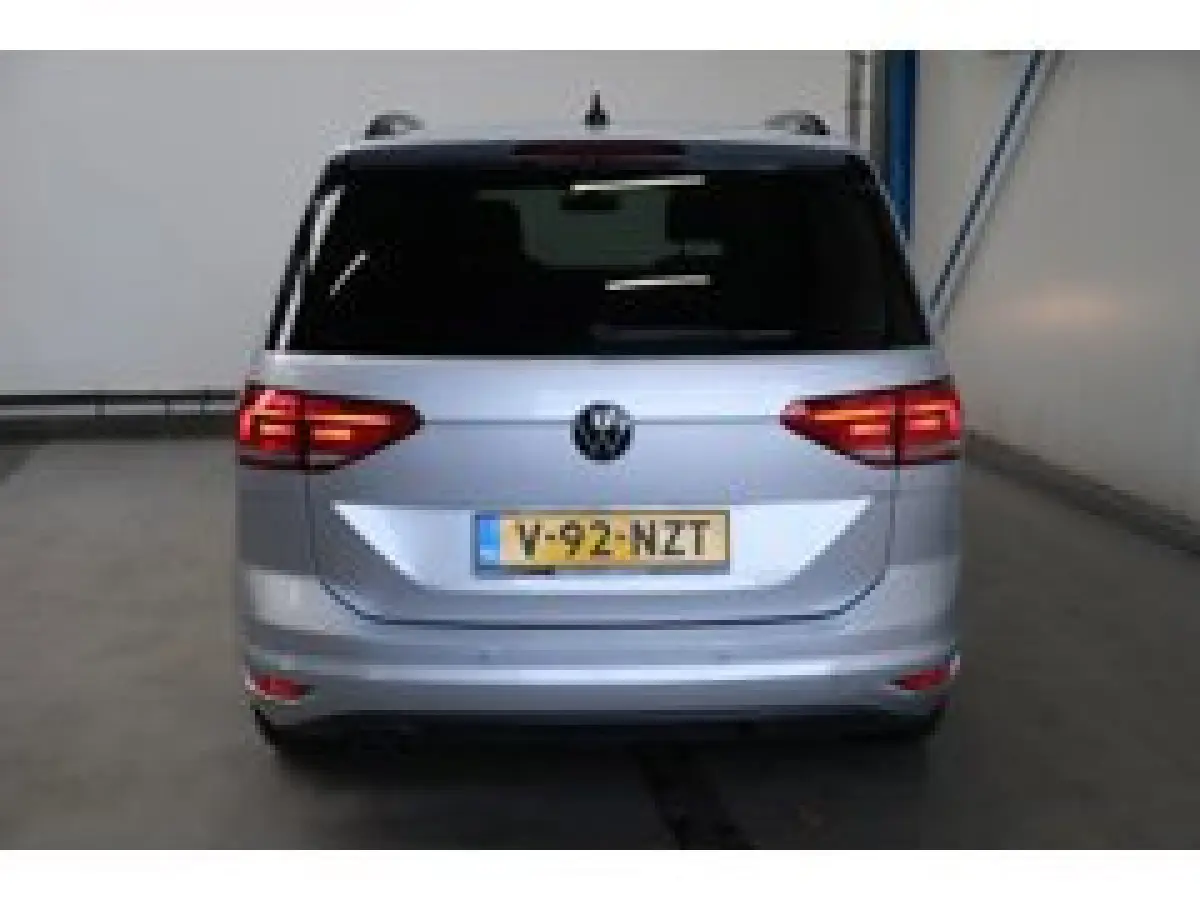 > TOURAN< 2.0 TDI 150 PK DSG > Grijskenteken < - Airco, Cruise, PDC.