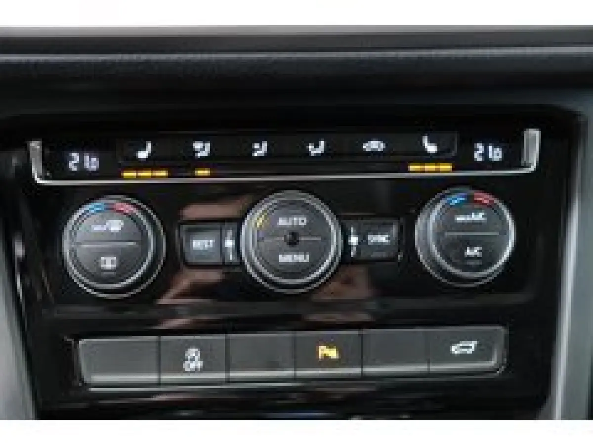 > TOURAN< 2.0 TDI 150 PK DSG > Grijskenteken < - Airco, Cruise, PDC.