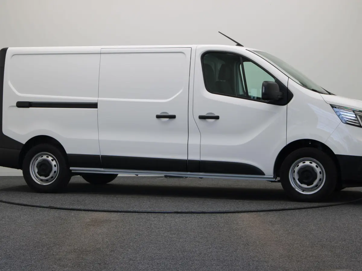 2.0 dCi 110pk T30 L2H1 Comfort | Laadruimtepakket | Vierseizoenbanden | Parkeersensoren achter | Keyless entry |