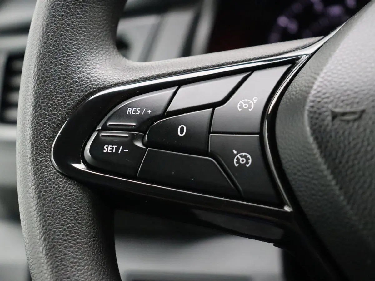 2.0 dCi 110pk T30 L2H1 Comfort | Laadruimtepakket | Vierseizoenbanden | Parkeersensoren achter | Keyless entry |