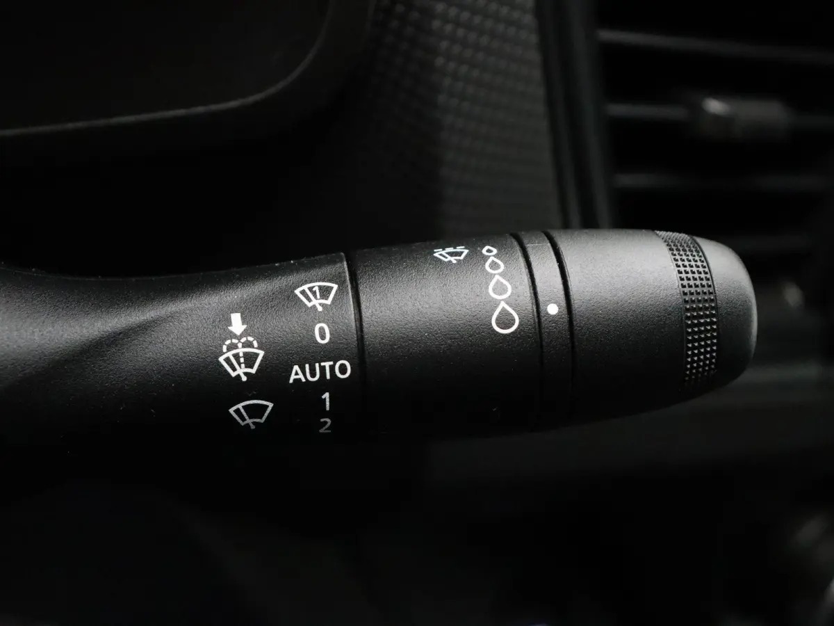 2.0 dCi 110pk T30 L2H1 Comfort | Laadruimtepakket | Vierseizoenbanden | Parkeersensoren achter | Keyless entry |