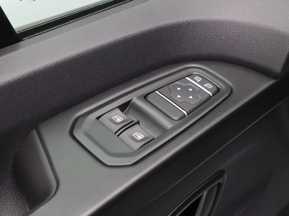 2.0 dCi 110pk T30 L2H1 Comfort | Laadruimtepakket | Vierseizoenbanden | Parkeersensoren achter | Keyless entry |