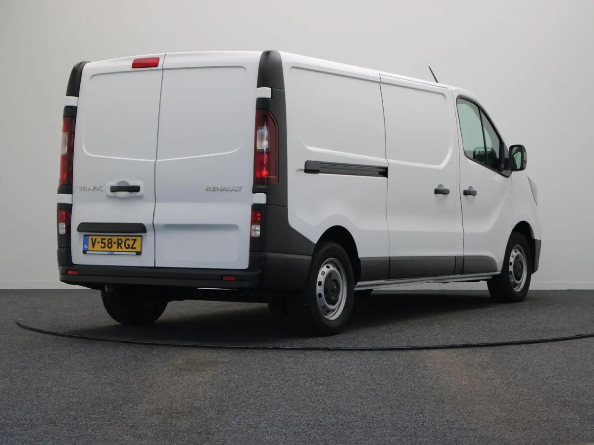 2.0 dCi 110pk T30 L2H1 Comfort | Laadruimtepakket | Vierseizoenbanden | Parkeersensoren achter | Keyless entry |
