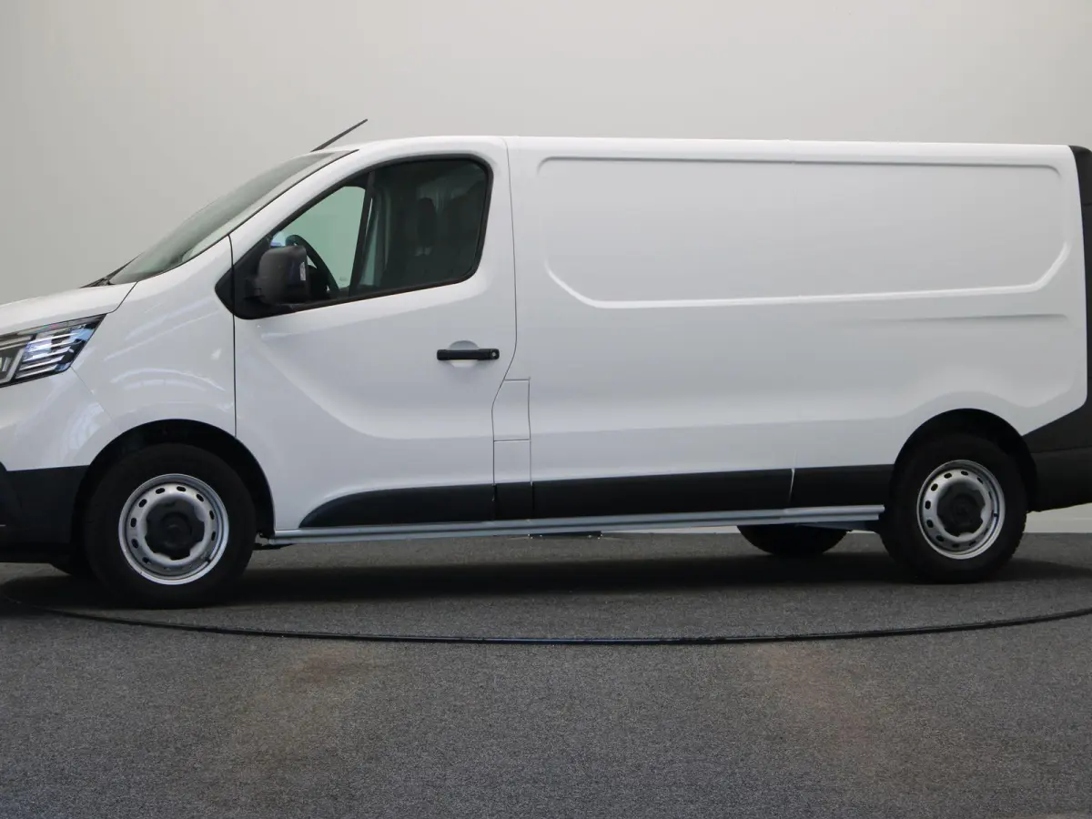 2.0 dCi 110pk T30 L2H1 Comfort | Laadruimtepakket | Vierseizoenbanden | Parkeersensoren achter | Keyless entry |