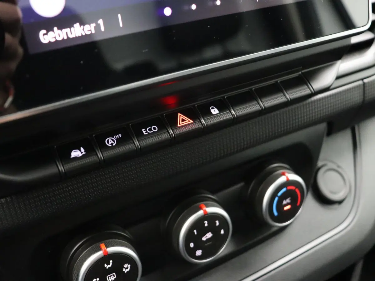 2.0 dCi 110pk T30 L2H1 Comfort | Laadruimtepakket | Vierseizoenbanden | Parkeersensoren achter | Keyless entry |