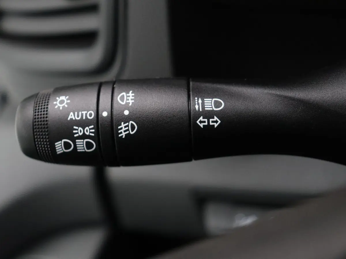 2.0 dCi 110pk T30 L2H1 Comfort | Laadruimtepakket | Vierseizoenbanden | Parkeersensoren achter | Keyless entry |
