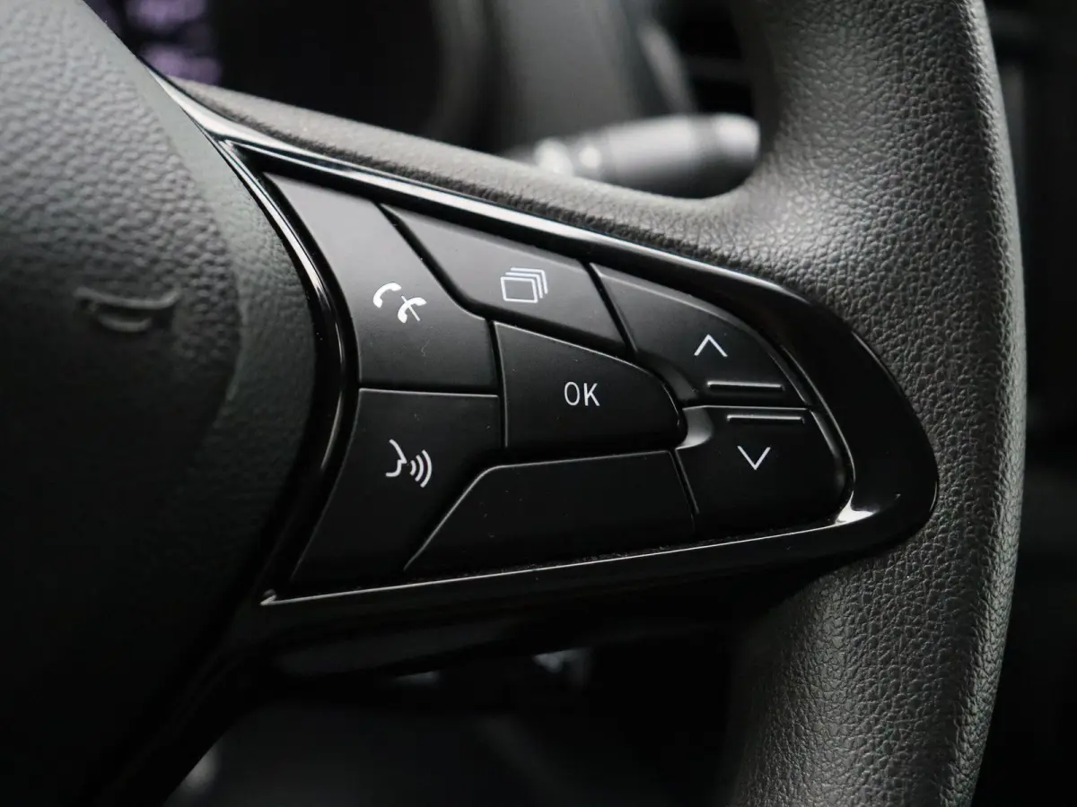 2.0 dCi 110pk T30 L2H1 Comfort | Laadruimtepakket | Vierseizoenbanden | Parkeersensoren achter | Keyless entry |