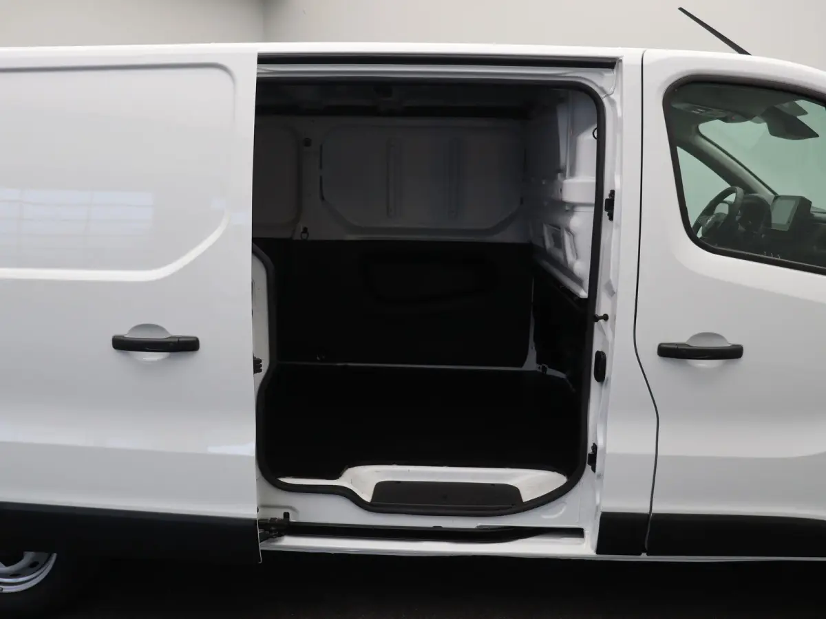 2.0 dCi 110pk T30 L2H1 Comfort | Laadruimtepakket | Vierseizoenbanden | Parkeersensoren achter | Keyless entry |