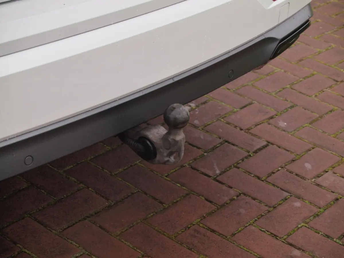 1.4 TSI e-Hybrid PHEV FR | Panoramadak | Trekhaak | 360 Camera | Sfeerverlichting | Sportstoelen | Dealeronderhouden |