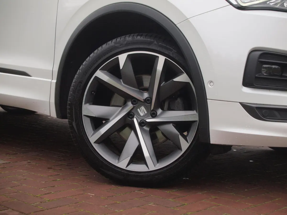 1.4 TSI e-Hybrid PHEV FR | Panoramadak | Trekhaak | 360 Camera | Sfeerverlichting | Sportstoelen | Dealeronderhouden |
