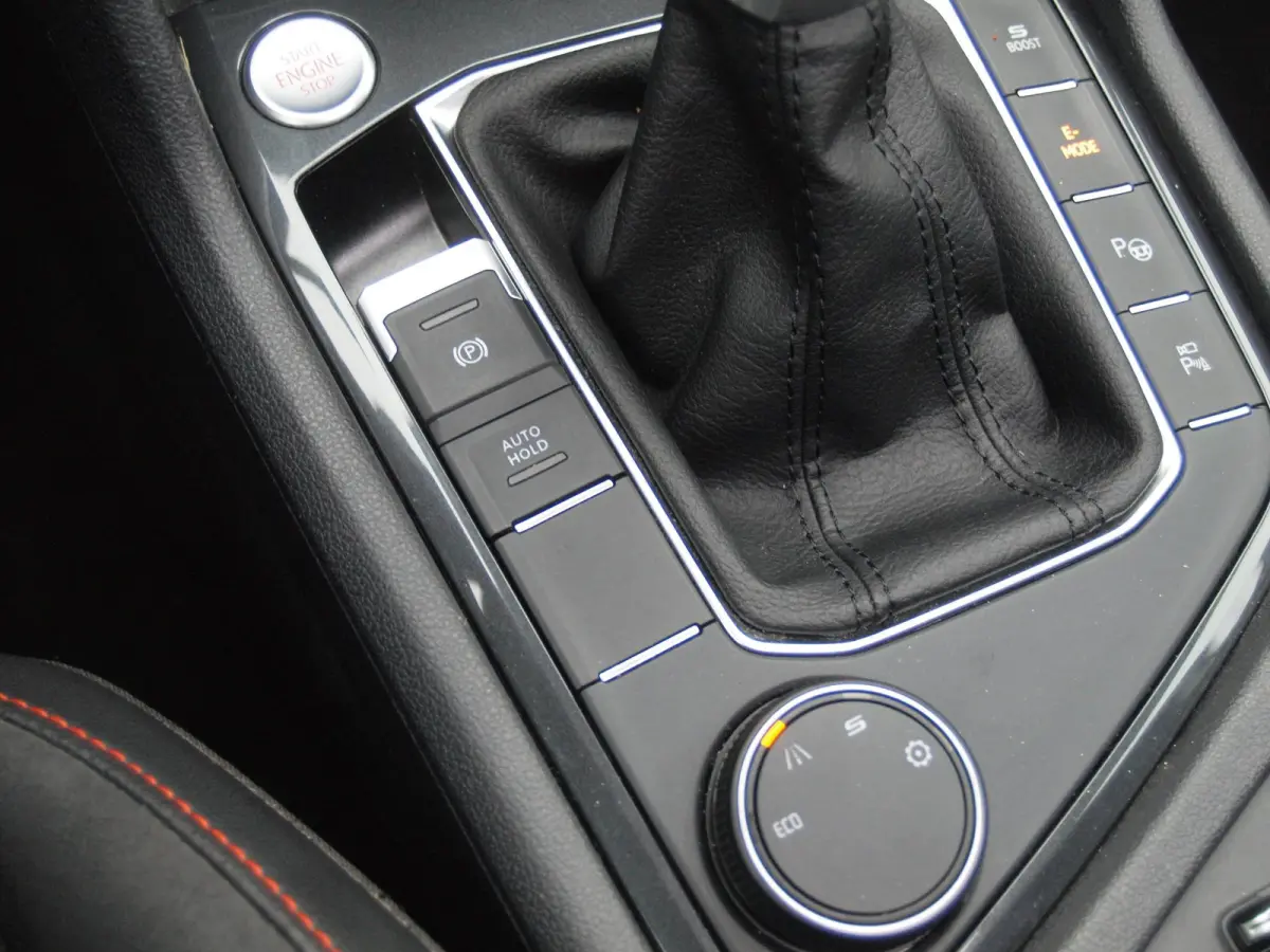 1.4 TSI e-Hybrid PHEV FR | Panoramadak | Trekhaak | 360 Camera | Sfeerverlichting | Sportstoelen | Dealeronderhouden |